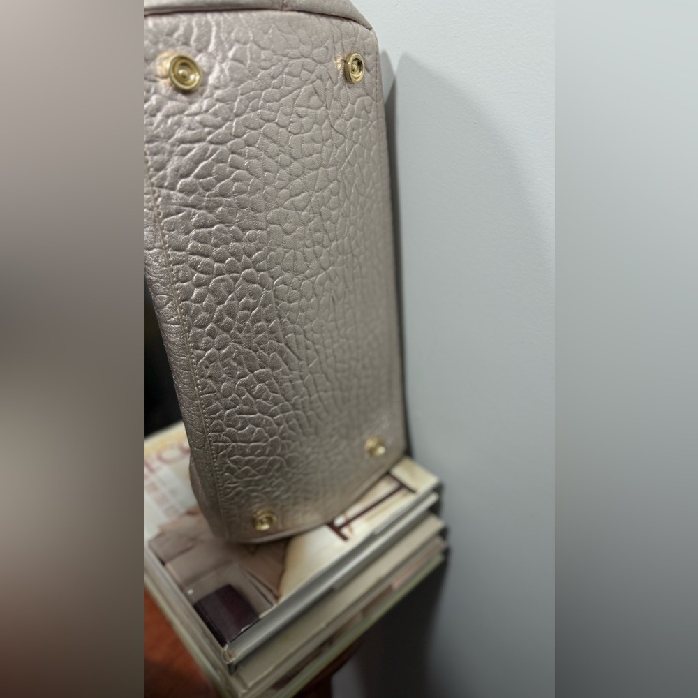 Stuart Weitzman Gold/Silver Pebbled Leather Textured Tote Bag - Picture 4 of 16
